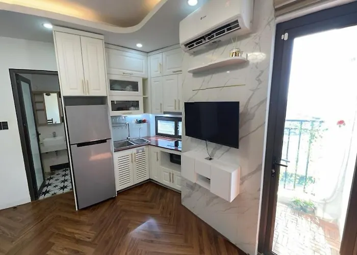 2Br Getaway By Train Street