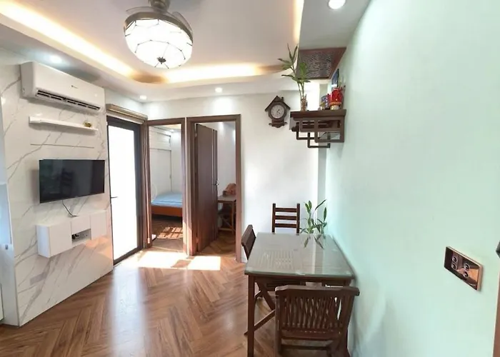 2Br Getaway By Train Street